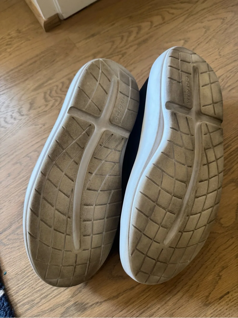 OOFOS Size 12 Men's Club Plus Casual Black Leather Sneakers